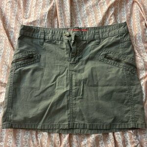 Women’s skirt • size 11 • Mossissue brand • olive green